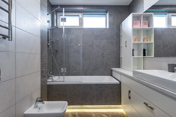 bathroom remodeling contractors in Honolulu after a full renovation